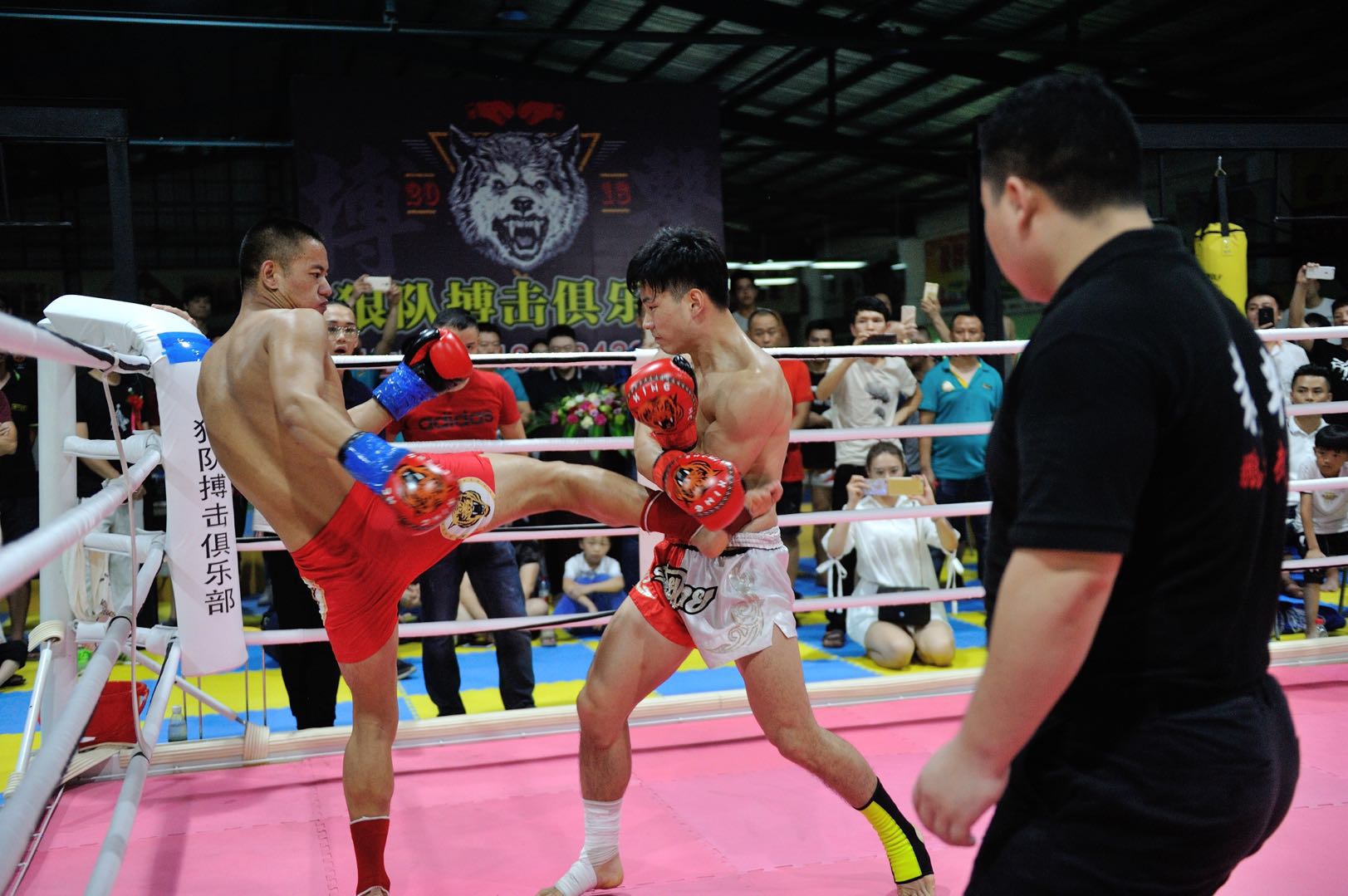 姑苏战狼队对阵祁连朱雀队,跆拳道附加赛失利,内线统治篮板——反击锐度十足(中国对战日本跆拳道比赛视频) 姑苏战狼队对阵祁连朱雀队,跆拳道附加赛失利,内线统治篮板——反击锐度十足(中国对战日本跆拳道比赛视频)