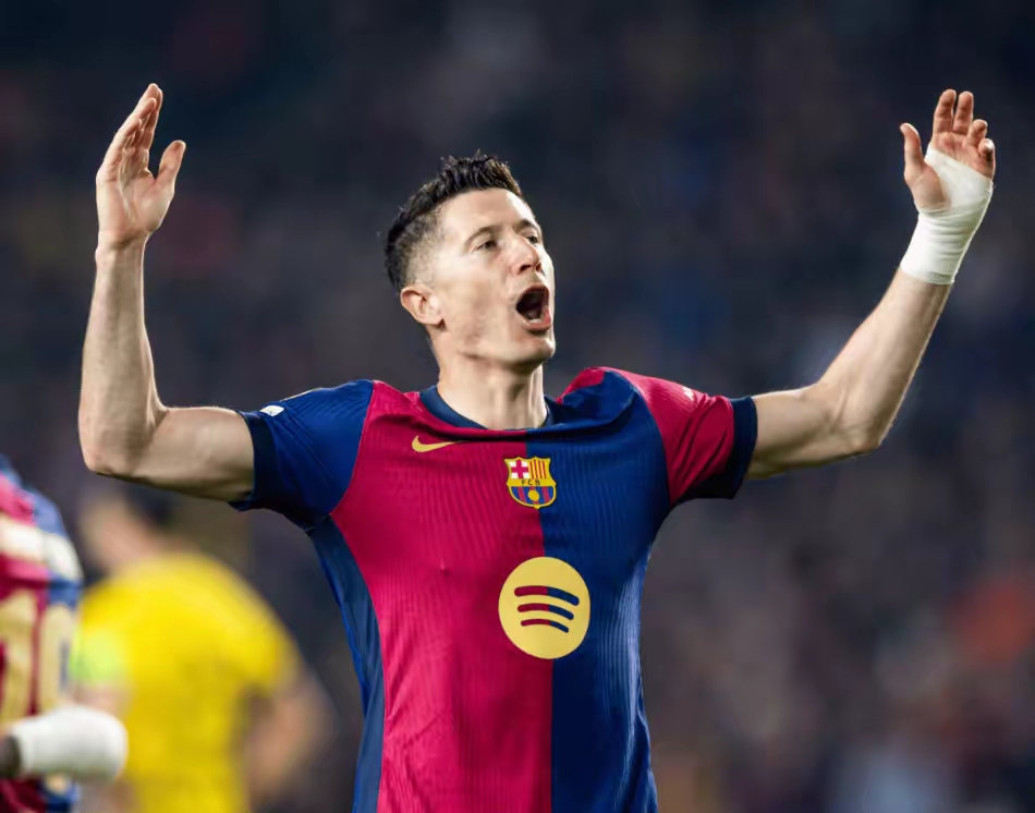 包含莱万多夫斯基焦点对战，Ming与80激战切尔西分钟，领先优势明显胜负难料！比赛高潮迭起的词条